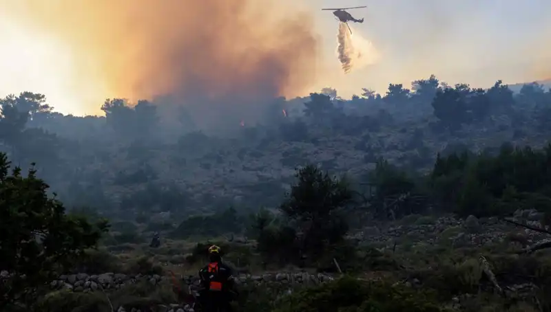 Eğriboz Adası’nda Yangın: İki Köy Tahliye Edildi, Neler Oluyor?
