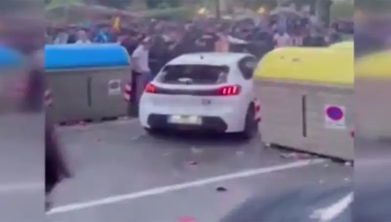 Taraftarların Arasına Daldı: Feci Kazada 13 Kişi Yaralandı!