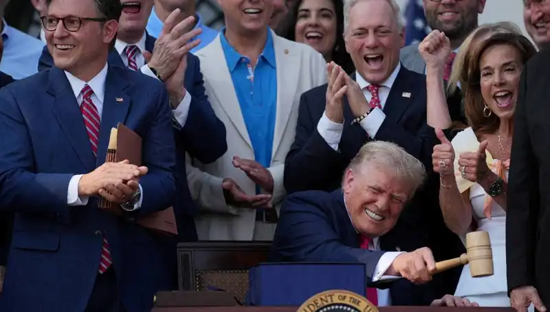 Trump’tan Tarihi Adım: "Büyük, Güzel Yasa Tasarısı" Resmen İmzalandı!