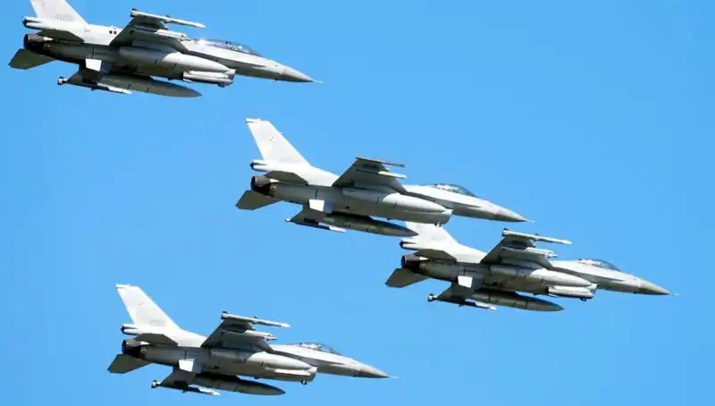 ABD, Ukraynalı Pilotları 310 Milyon Dolarla F-16 Eğitmeye Hazırlanıyor