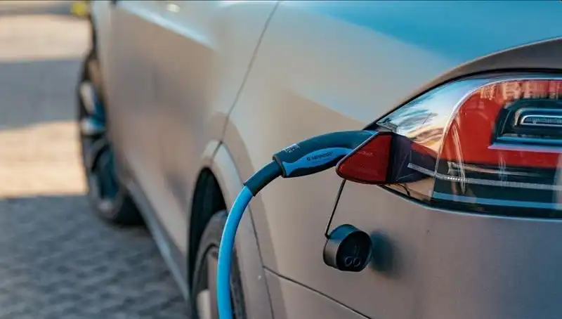 Elektrikli Araç Satışlarında Düşüş: Neden Bu Kadar Çok İnsan Vazgeçiyor?