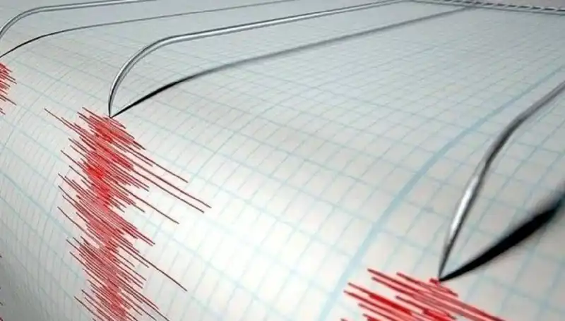 Sındırgı'da Art Arda Gelen Depremler Korku Yarattı