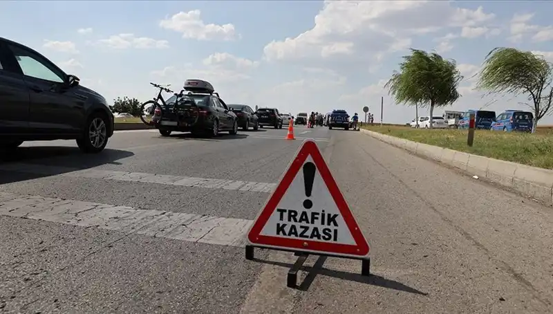 Adana’da Kamyon ve Otomobil Kaza Yaptı: Hayatını Kaybeden ve Yaralanan Var