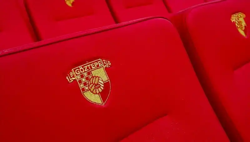 Göztepe, Golcü Junior Olaitan ile Anlaşmasını Resmen Duyurdu