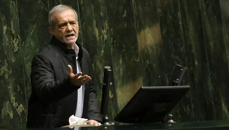 İran Cumhurbaşkanı Yardımcısının Lüks Tatili, Ekonomik Krizle Mücadele Eden Halkı Şok Etti