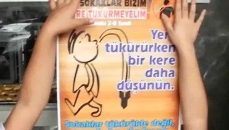 Yere Tükürdüğü İçin Ceza Kesilen Adam Sosyal Medyada Gündem Oldu