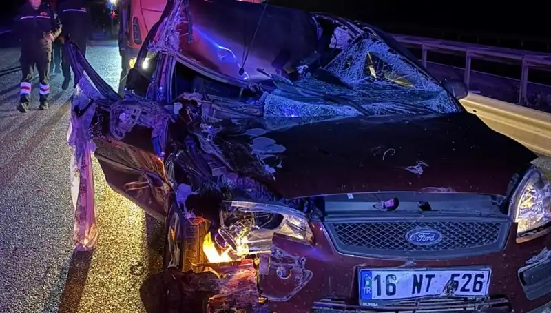 Afyonkarahisar’da Feci Kaza: Otomobil ve TIR Çarpıştı, 4 Yaralı!