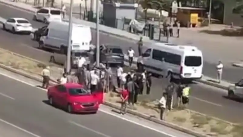 Yolda Yaya Kazası: Otomobil Yaya ile Çarpıştı, Detaylar Şok Edici