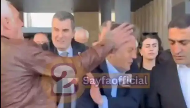 Özgür Özel, AKM Çıkışında Saldırıya Uğradı: Siyasi Gerginliğin Arka Planı
