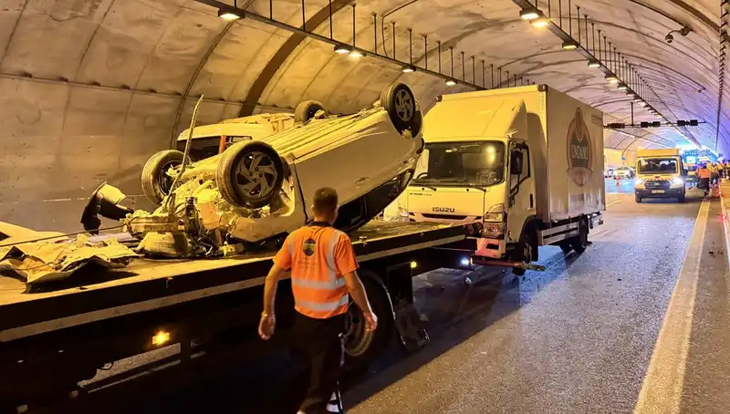 Kuzey Marmara Otoyolu'nda İki Araç Çarpıştı: Sıkışan Yolcular Kurtarıldı