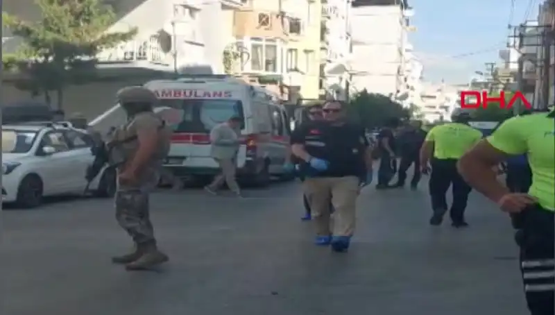 İzmir'de Karakola Düzenlenen Silahlı Saldırıda İki Şehit Bir Yaralı Var!