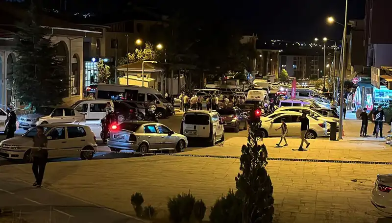 İki Ailenin Kavgası Sırasında Kan Aktı: 1 Ağır Yaralı
