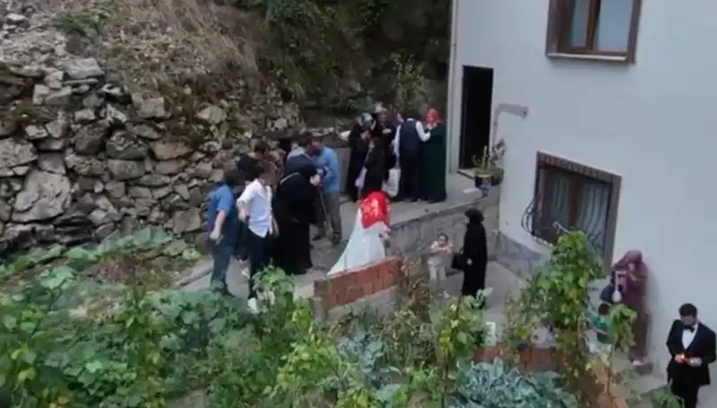 Düğün Töreninde Korkunç Olay: Silah Sesleri ve Kaçış Anı