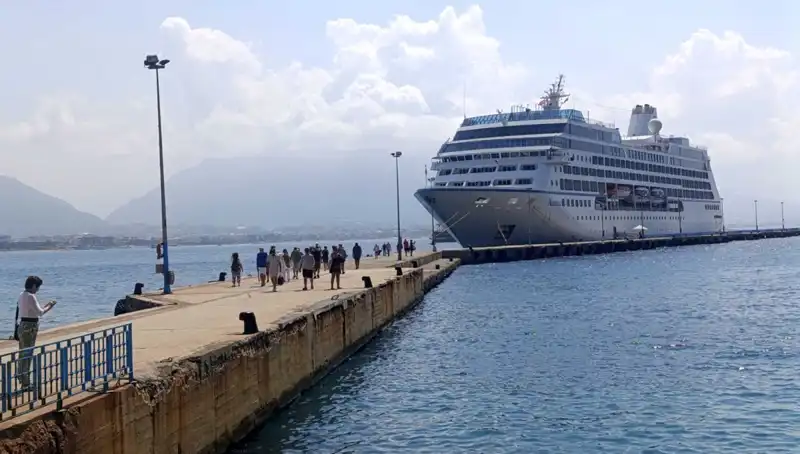 Alanya, Kruvaziyer ile Gelen ABD'li Turistlerle Canlandı