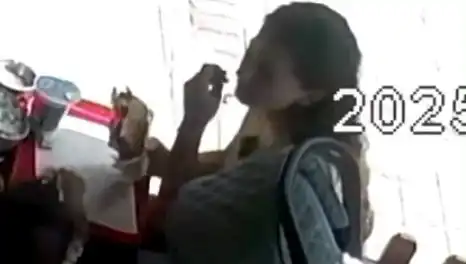 Saçını Tostunun İçine Koyan Kadının Nedenini Dinleyin!