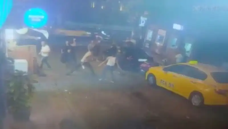 Beyoğlu’nda Laf Atma Kavgası: Korkunç Sonuçlar ve Kanlı Gözyaşları