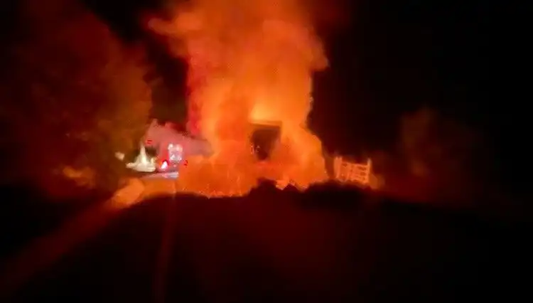 Seyir Halindeki Kamyonet Yolda Alev Alev Yandı: Olayın Ayrıntıları