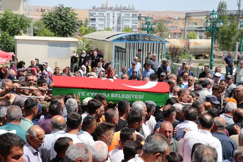 MHP'li Belediye Başkanı Son Yolculuğuna Uğurlandı: Gözyaşlarıyla Veda