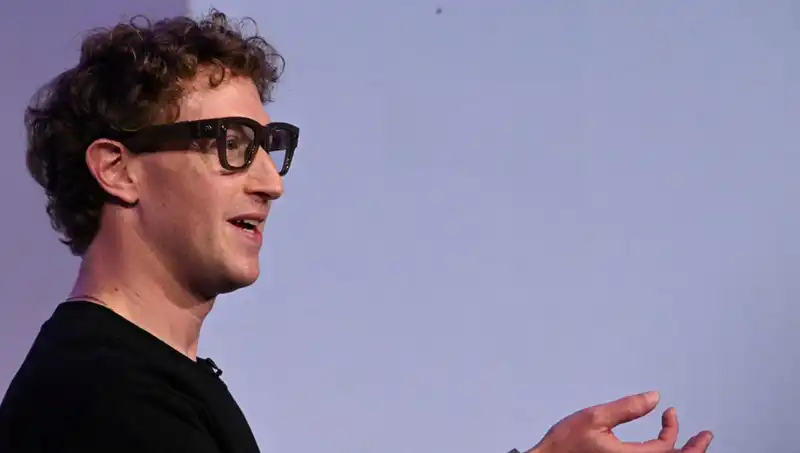 Zuckerberg, Yeni Akıllı Gözlüklerle Teknoloji Dünyasına Damgasını Vuruyor