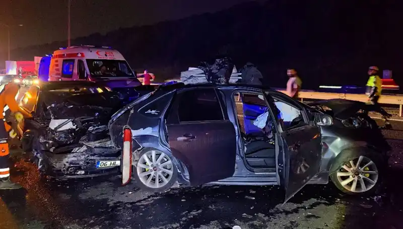 TEM Otoyolu’nda Zincirleme Kaza: 7 Kişi Yaralandı, Yol Trafiğe Kapandı