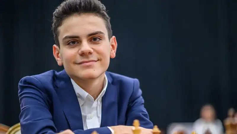 16 Yaşında Tarih Yazan Genç Türk, Dünya Şampiyonunu Yendi!