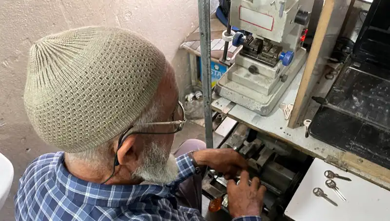 28 Yılda 4 Metrekarelik Dükkanı Saraya Dönüştüren Esnafın Hikayesi