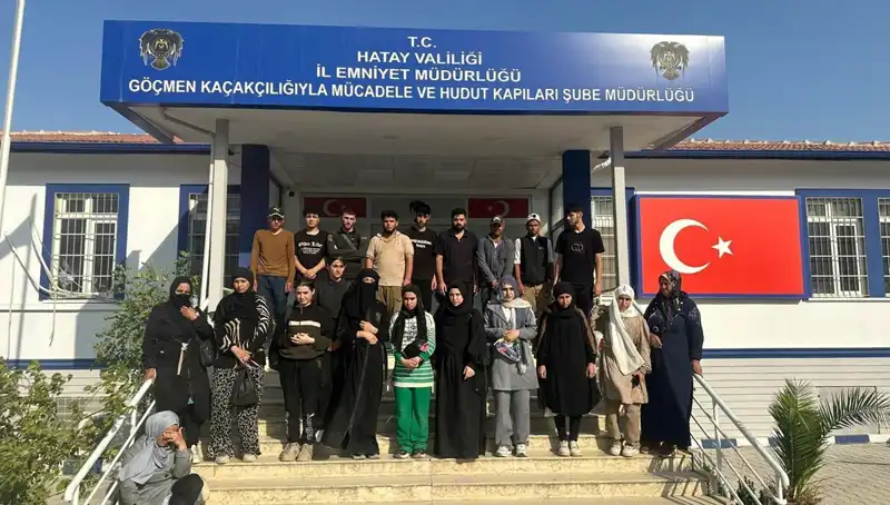 Minibüste Yakalanan 24 Göçmen: Sınır İhlali ve Seyahat Planları