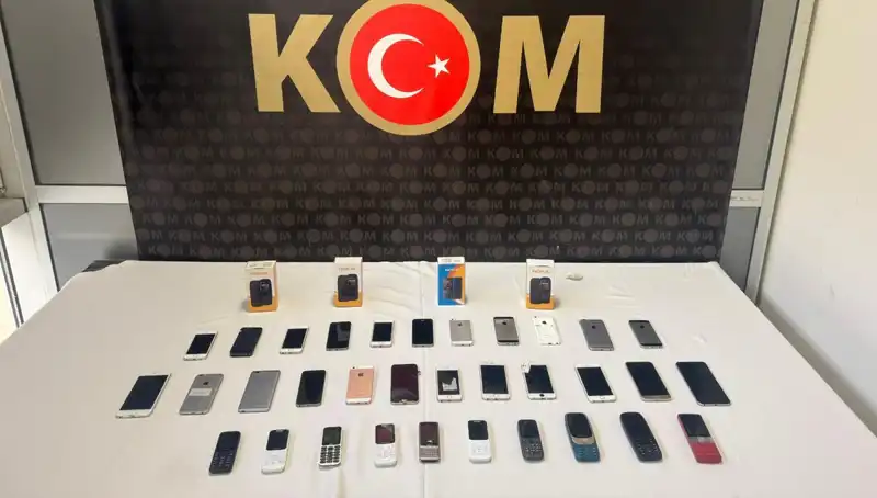 Gümrük Kaçağı 37 Cep Telefonu Ele Geçirildi: Ortada Büyük Bir Oyun Var!