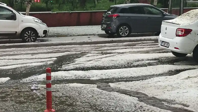 Ardahan'ı Sarıya Boğan Dolu Olayı: Şehir Bembeyaz Oldu!
