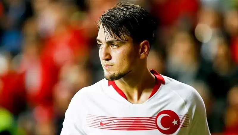 Beşiktaş, Milli Futbolcuyla Transfer Girişimlerini Hızlandırdı!