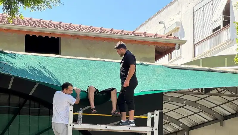 Dengesini Kaybedip Balkondan Düşen Genç, Hayata Tutunuyor