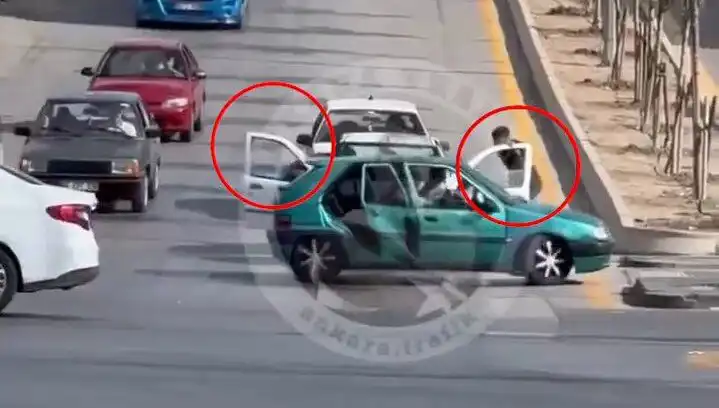 Trafikte Bıçak ve Kılıçla Saldırıya Gözaltı: Olayın Detayları Açıklandı