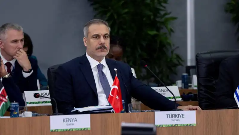 Fidan'dan BRICS Zirvesinde Çarpıcı Mesaj: Yapay Zeka İçin Önlemler Alınmalı!