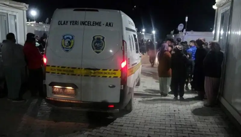 Husumetli İki Gruplar Arasında Silahlı Kavga: Yerin Altı Kanla Dolu