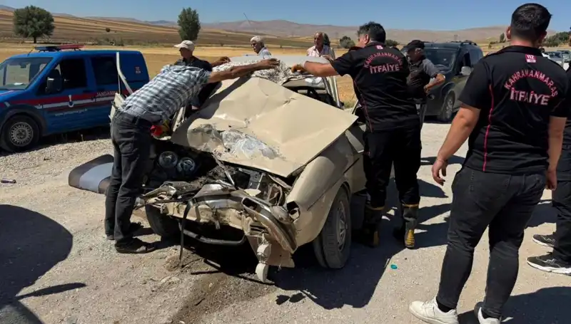 Kahramanmaraş’ta Feci Kaza: Kamyonet ile Otomobil Çarpıştı, 3 Yaralı!