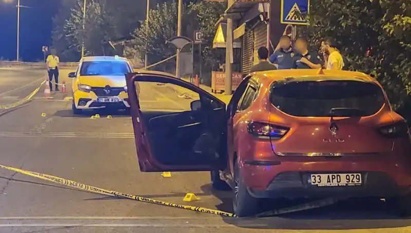 Otomobilden İnip Düşmanlığa Kurşun Yağdırdılar: 2 Ölü, 5 Yaralı