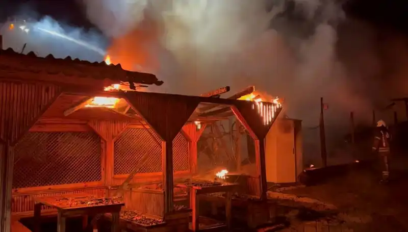 Şile'de Altı Gözleme Restoranı Küller İçinde Kaldı! Yangının Sebebi Merak Ediliyor