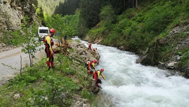 Trabzon'da Dereye Düşen Çocuğun Kayıp Arayışı: Baba Adli Kontrol Altında