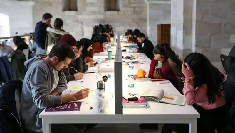 Üniversitelerin 2023-2024 Eğitim Dönemi Başlangıç Tarihleri Belli Oldu