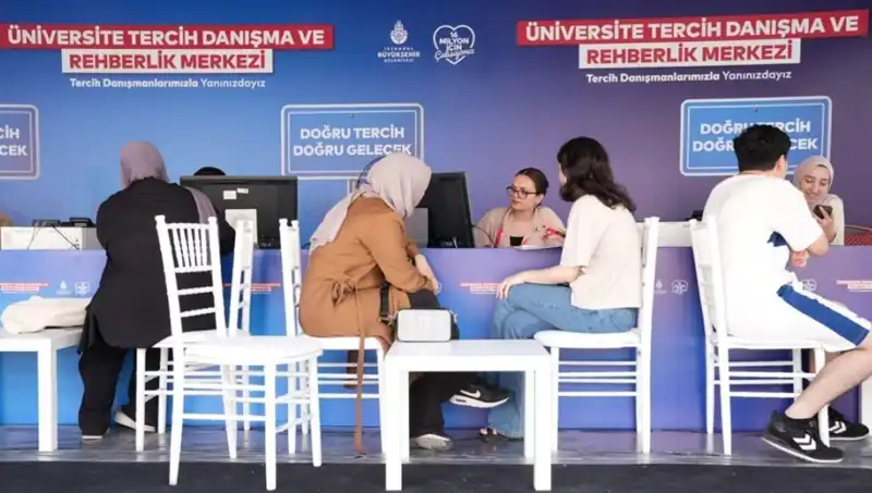 İstanbul’da 24 Noktada İBB Tercih Danışma ve Rehberlik Merkezleri Açıldı!