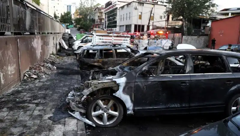 Sanayi Bölgesindeki Araç Yangını: Yüzlerce Araç Kül Oldu
