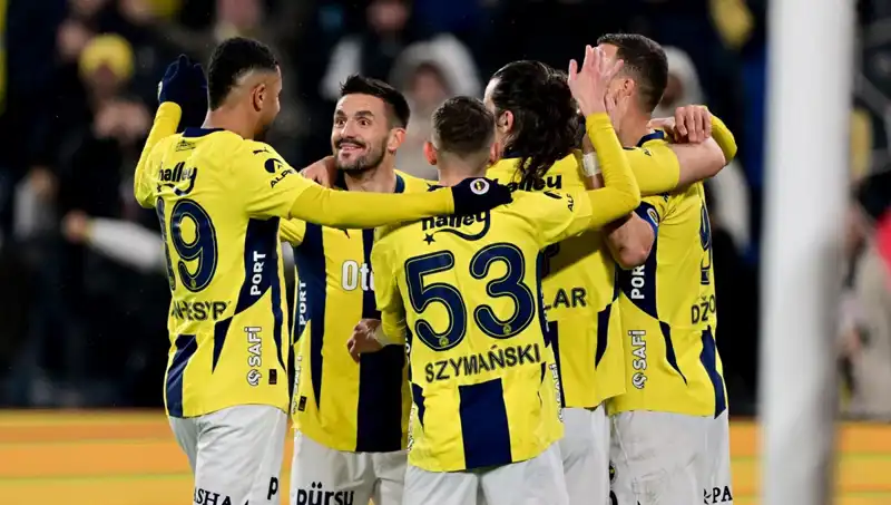 Kadıköy'de Futbol Coşkusu: Takımlar Şampiyonluk İçin Savaşacak