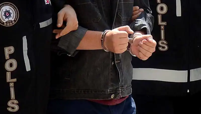 Kayseri'de Yasa Dışı Silah Ticareti: 2 Zanlı Suçüstü Yakalandı