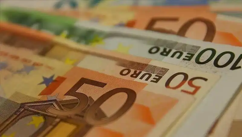 Euro'nun Zirveden Gerilemesi: Ekonomik Nedenler ve Sonuçları